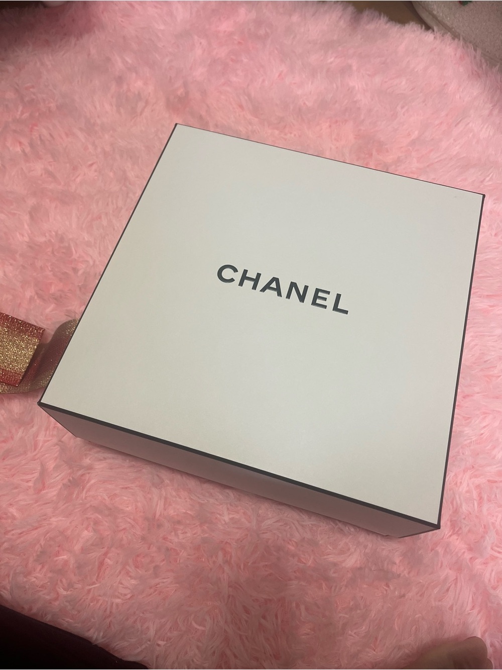 BRAND NEW CHANEL White Box with Holiday Red and Gold Logo Ribbon - Picture 4 of 9